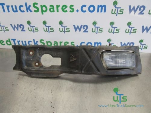 ISUZU N75 190 BUMPER / FOG LIGHT BRACKET – DRIVERS SIDE - תא ופנים הרכב עבור משאית: תמונה 1 ISUZU N75 190 BUMPER / FOG LIGHT BRACKET – DRIVERS SIDE - תא ופנים הרכב עבור משאית: תמונה 1