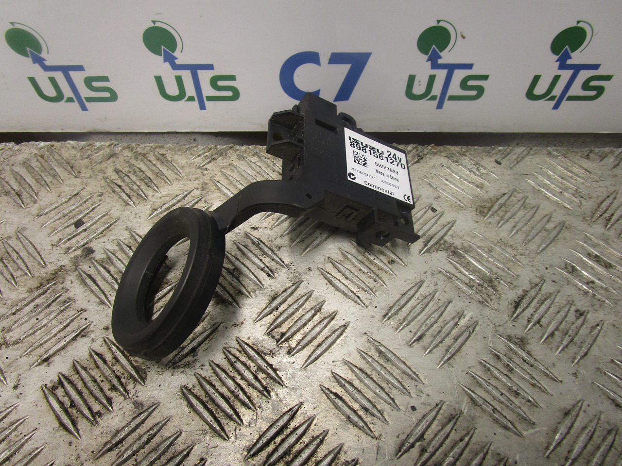 ISUZU N75 4HK1 IGNITION LOCK & KEY & TRANSPORTER - תא ופנים הרכב עבור משאית: תמונה 2 ISUZU N75 4HK1 IGNITION LOCK & KEY & TRANSPORTER - תא ופנים הרכב עבור משאית: תמונה 2