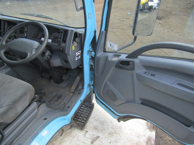 ISUZU N75 CAB (2012) - תא עבור משאית: תמונה 3 ISUZU N75 CAB (2012) - תא עבור משאית: תמונה 3