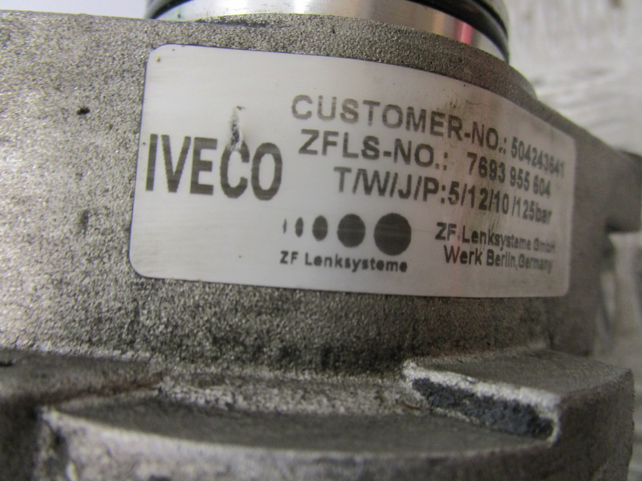 IVECO DAILY 3.0 POWER STEERING PUMP & DRIVE P/NO 7693955604 - היגוי עבור משאית: תמונה 2 IVECO DAILY 3.0 POWER STEERING PUMP & DRIVE P/NO 7693955604 - היגוי עבור משאית: תמונה 2