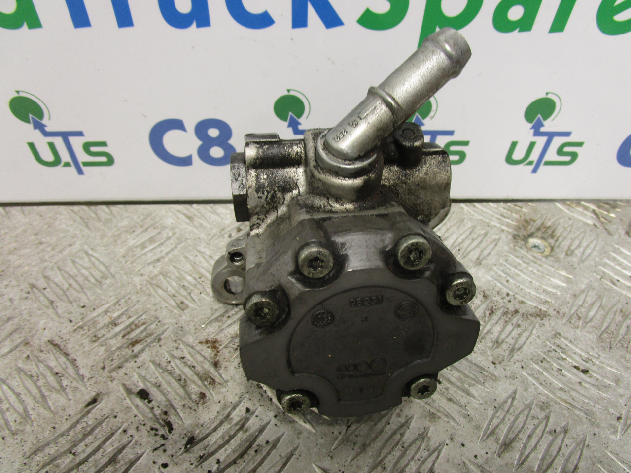 IVECO DAILY 3.0 POWER STEERING PUMP & DRIVE P/NO 7693955604 - היגוי עבור משאית: תמונה 1 IVECO DAILY 3.0 POWER STEERING PUMP & DRIVE P/NO 7693955604 - היגוי עבור משאית: תמונה 1
