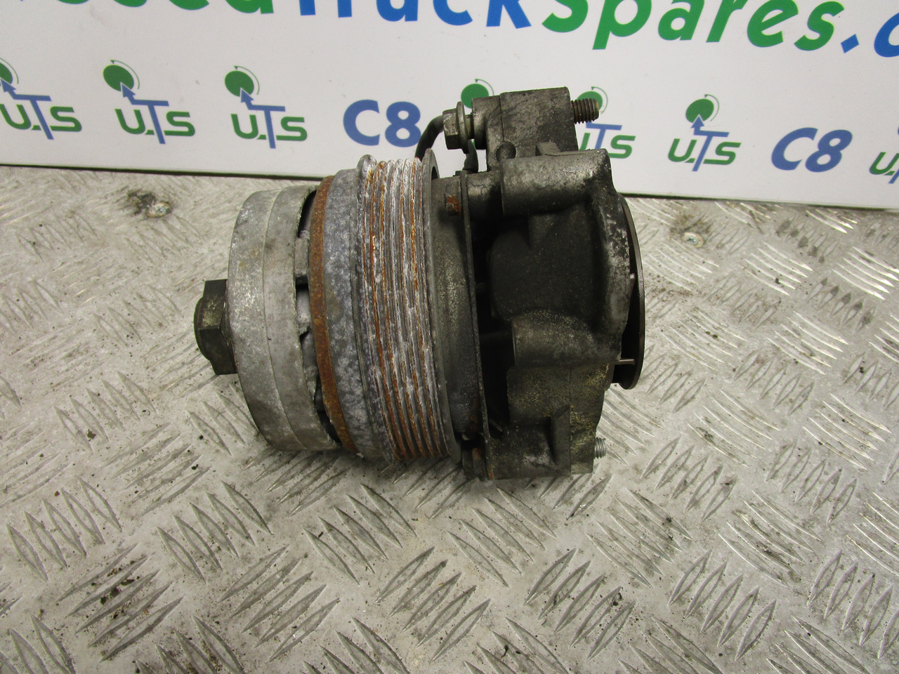 IVECO DAILY 3.0 WATER PUMP & VISCUSS COUPLING - מנוע וחלקים עבור משאית: תמונה 1 IVECO DAILY 3.0 WATER PUMP & VISCUSS COUPLING - מנוע וחלקים עבור משאית: תמונה 1