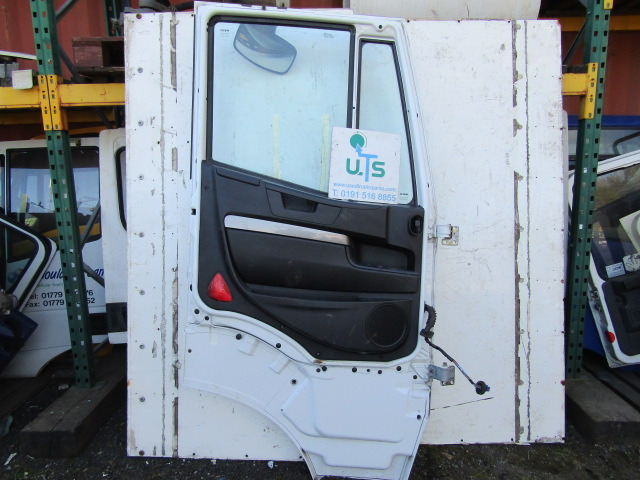 IVECO STRALIS NEARSIDE PASSENGER DOOR COMPLETE - תא ופנים הרכב עבור משאית: תמונה 2 IVECO STRALIS NEARSIDE PASSENGER DOOR COMPLETE - תא ופנים הרכב עבור משאית: תמונה 2