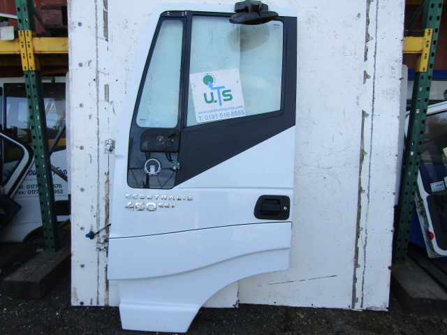 IVECO STRALIS NEARSIDE PASSENGER DOOR COMPLETE - תא ופנים הרכב עבור משאית: תמונה 1 IVECO STRALIS NEARSIDE PASSENGER DOOR COMPLETE - תא ופנים הרכב עבור משאית: תמונה 1