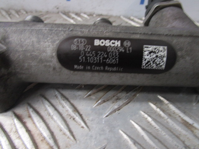 MAN TGL DO834 LFL54 BOSCH FUEL RAIL P/NO 0445224033 - מנוע וחלקים עבור משאית: תמונה 2 MAN TGL DO834 LFL54 BOSCH FUEL RAIL P/NO 0445224033 - מנוע וחלקים עבור משאית: תמונה 2