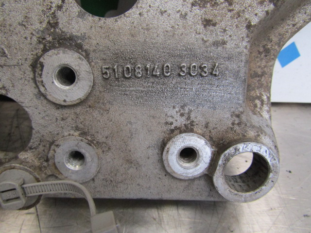 MAN TGS/TGX D2066 INTERCOOLER PIPE BRACKET P/NO 51.08140.3034 - מנוע וחלקים עבור משאית: תמונה 2 MAN TGS/TGX D2066 INTERCOOLER PIPE BRACKET P/NO 51.08140.3034 - מנוע וחלקים עבור משאית: תמונה 2