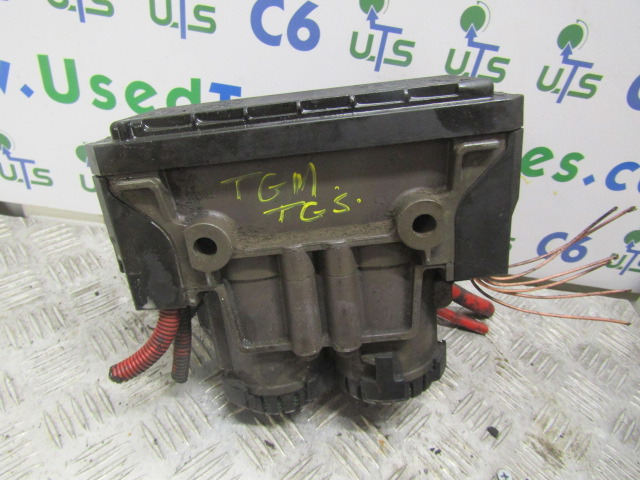 MAN TGS/TGX EBS MODULATOR P/NO 81.52106.6042 / K020024N00 - חלקי בלמים עבור משאית: תמונה 1 MAN TGS/TGX EBS MODULATOR P/NO 81.52106.6042 / K020024N00 - חלקי בלמים עבור משאית: תמונה 1
