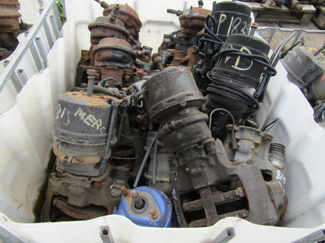 MERCEDES 815 ATEGO BRAKE CALIPERS (FRONT & REAR) - חלקי בלמים עבור משאית: תמונה 1 MERCEDES 815 ATEGO BRAKE CALIPERS (FRONT & REAR) - חלקי בלמים עבור משאית: תמונה 1