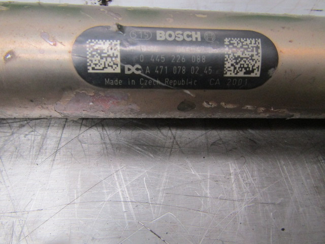 MERCEDES ACTROS MP4 OM471-6 FUEL RAIL BOSCH P/NO 0445 226 088 MERCEDS P/NO A4710780245 - מנוע וחלקים עבור משאית: תמונה 2 MERCEDES ACTROS MP4 OM471-6 FUEL RAIL BOSCH P/NO 0445 226 088 MERCEDS P/NO A4710780245 - מנוע וחלקים עבור משאית: תמונה 2