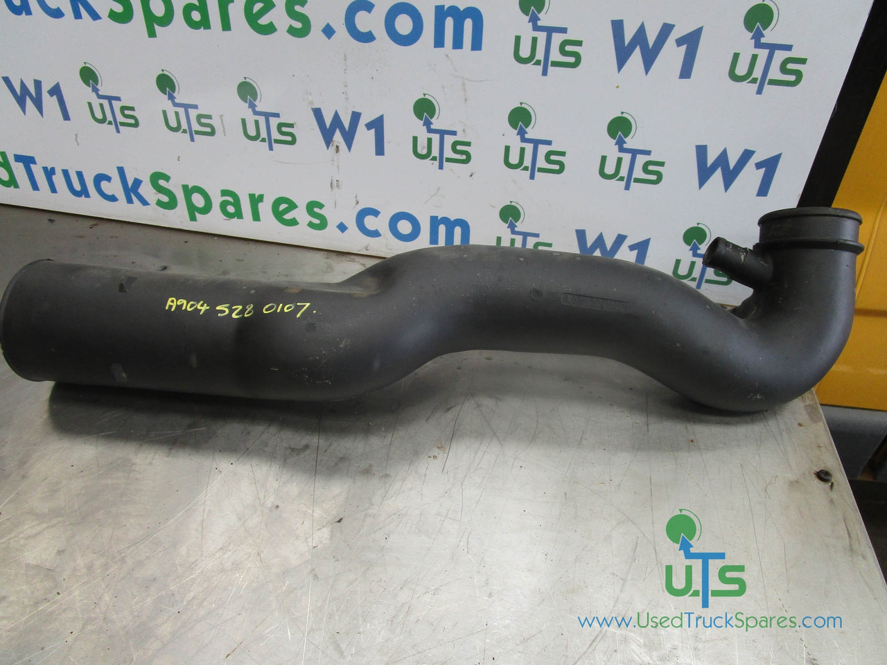 MERCEDES AXOR 2633 AIR FILLER INTAKE PIPE P/NO A9045280107 - מנוע וחלקים עבור משאית: תמונה 1 MERCEDES AXOR 2633 AIR FILLER INTAKE PIPE P/NO A9045280107 - מנוע וחלקים עבור משאית: תמונה 1