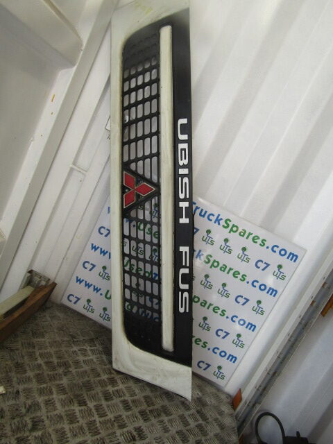 MITSUBISHI 3C11 / 3C13 FRONT GRILL - תא ופנים הרכב עבור משאית: תמונה 1 MITSUBISHI 3C11 / 3C13 FRONT GRILL - תא ופנים הרכב עבור משאית: תמונה 1