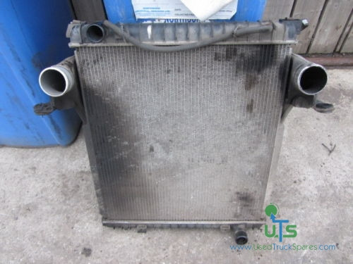MITSUBISHI CANTER 7.5T RADIATOR - רדיאטור עבור משאית: תמונה 1 MITSUBISHI CANTER 7.5T RADIATOR - רדיאטור עבור משאית: תמונה 1