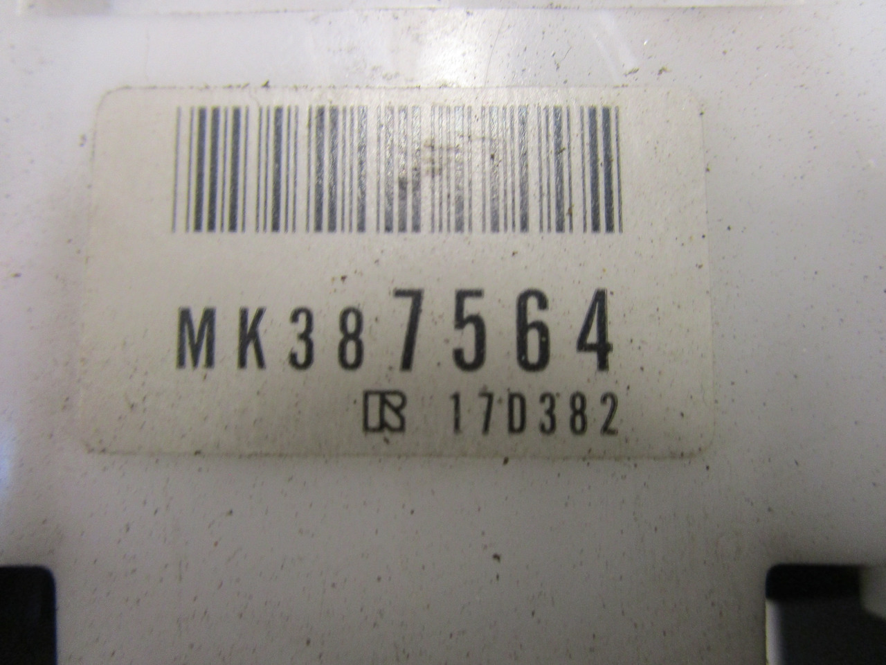 MITSUBISHI FUSO INDICATOR/WIPER STALK P/NO MK387564 - תא ופנים הרכב עבור משאית: תמונה 2 MITSUBISHI FUSO INDICATOR/WIPER STALK P/NO MK387564 - תא ופנים הרכב עבור משאית: תמונה 2