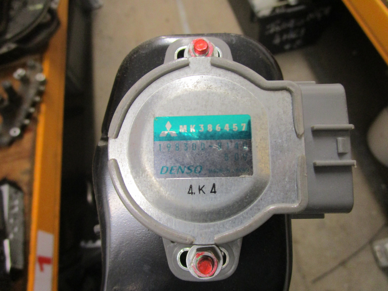 MITSUBISHI FUSO THROTTLE PEDAL UNIT COMPLETE INCLUDING SENSOR MK386457 - תא ופנים הרכב עבור משאית: תמונה 2 MITSUBISHI FUSO THROTTLE PEDAL UNIT COMPLETE INCLUDING SENSOR MK386457 - תא ופנים הרכב עבור משאית: תמונה 2