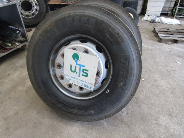 PIRELLI 315/80/22.5 FRONT 2022 ALMOST NEW ONLY 1000KM COMPLETE ON RIMS - צמיג עבור משאית: תמונה 1 PIRELLI 315/80/22.5 FRONT 2022 ALMOST NEW ONLY 1000KM COMPLETE ON RIMS - צמיג עבור משאית: תמונה 1
