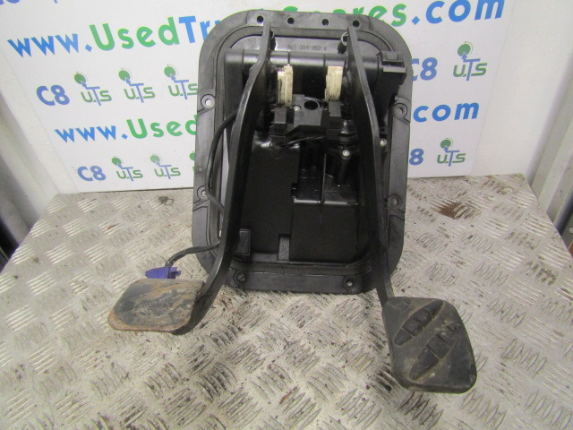 RENAULT MIDLUM DCI PEDAL BOX INC BRAKE VALVE + CLUTCH CYLINDER - תא ופנים הרכב עבור משאית: תמונה 1 RENAULT MIDLUM DCI PEDAL BOX INC BRAKE VALVE + CLUTCH CYLINDER - תא ופנים הרכב עבור משאית: תמונה 1