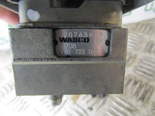 VOLVO FE HAND BRAKE CONTROL UNIT WABCO 20763929 - מערכת חשמל עבור משאית: תמונה 3 VOLVO FE HAND BRAKE CONTROL UNIT WABCO 20763929 - מערכת חשמל עבור משאית: תמונה 3