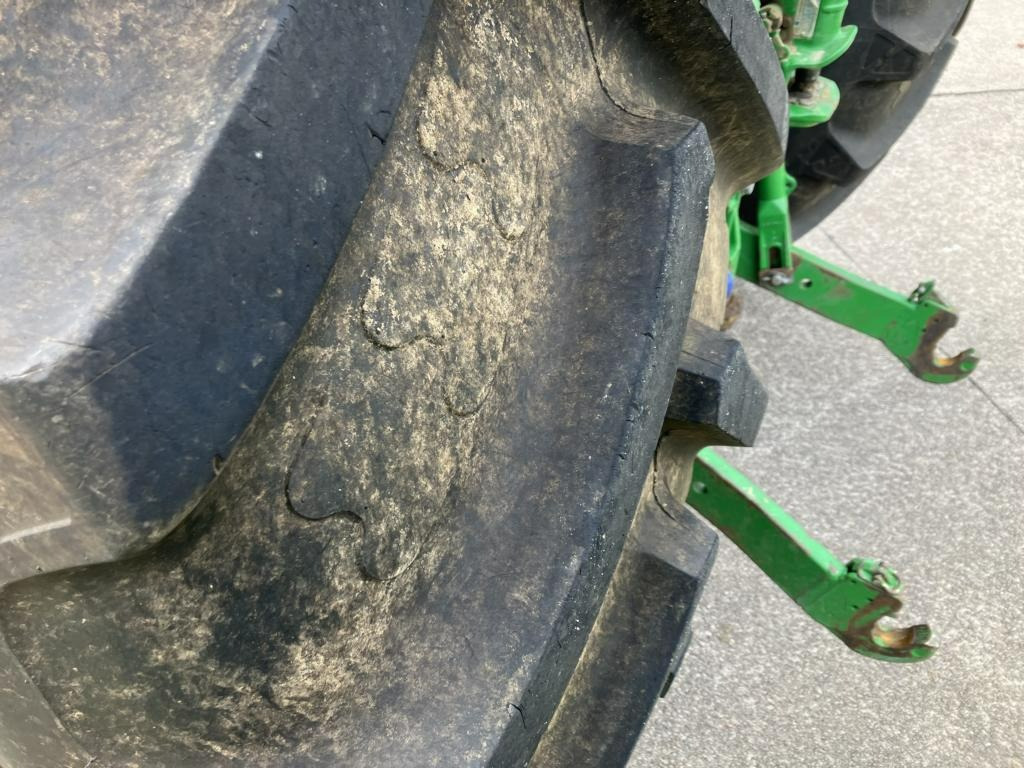 טרקטור חקלאי John Deere 6215R: תמונה 23