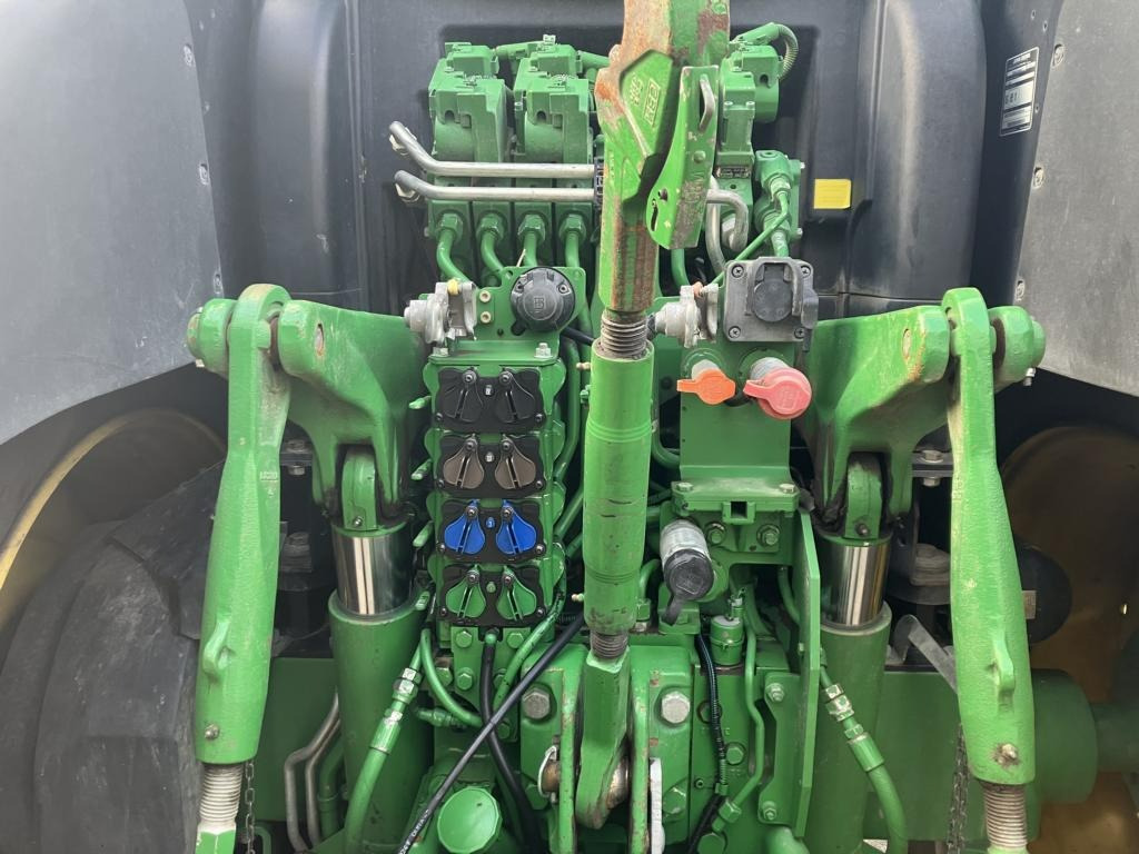 טרקטור חקלאי John Deere 6215R: תמונה 22