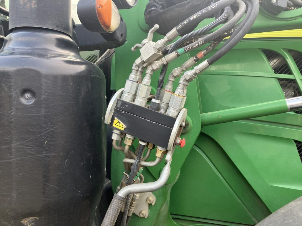 טרקטור חקלאי John Deere 6215R: תמונה 16