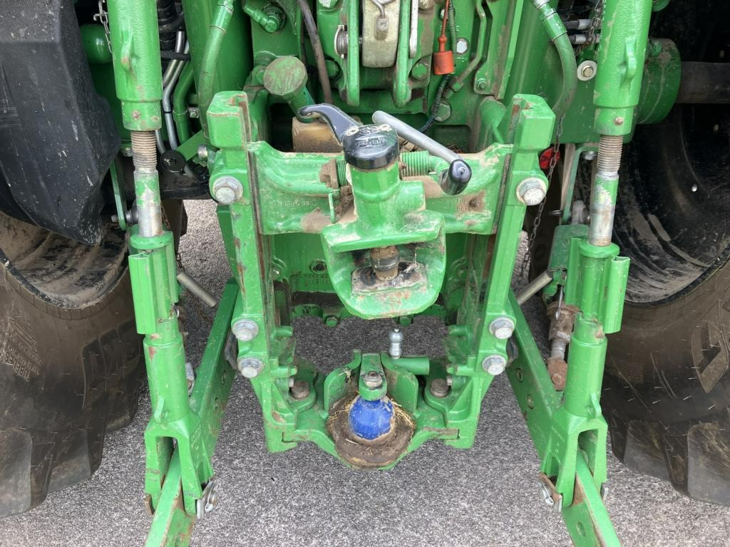 טרקטור חקלאי John Deere 6215R: תמונה 30