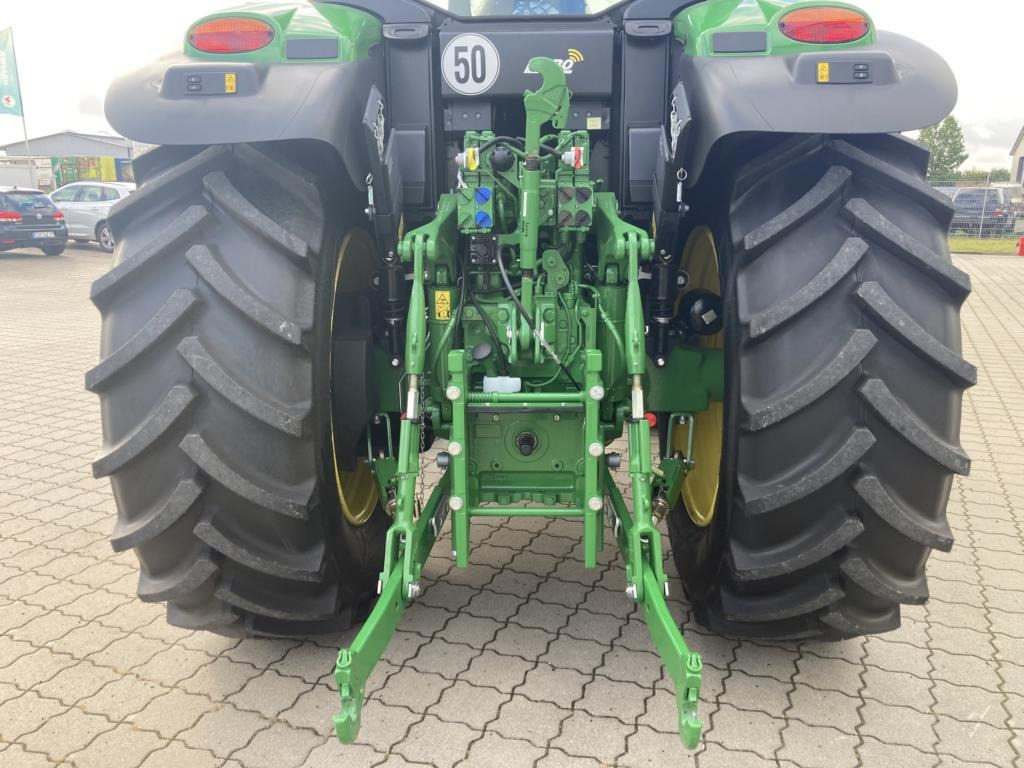 חָדָשׁ טרקטור חקלאי John Deere 6M240: תמונה 8