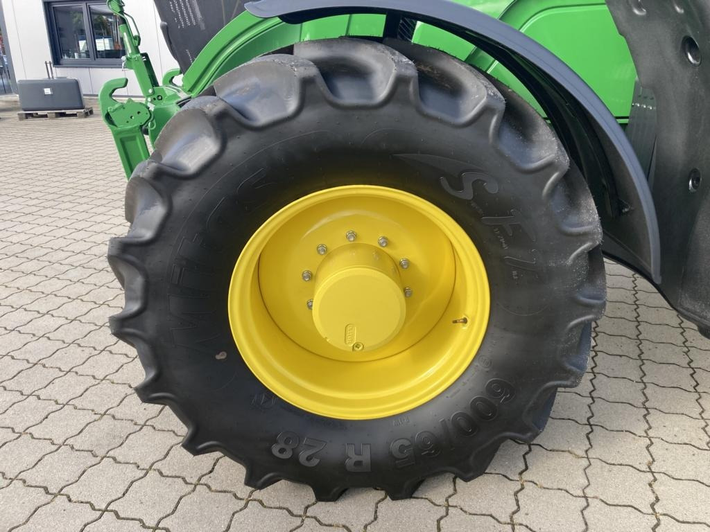 חָדָשׁ טרקטור חקלאי John Deere 6M240: תמונה 17