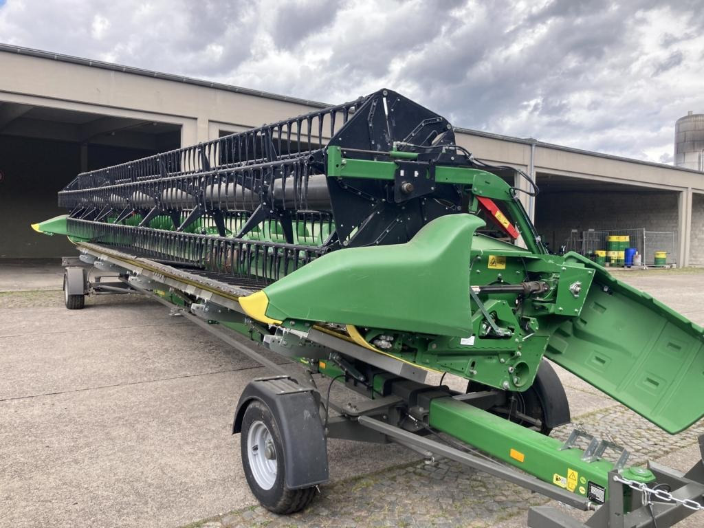 John Deere RD35F - מקצרת קומבינה: תמונה 1 John Deere RD35F - מקצרת קומבינה: תמונה 1