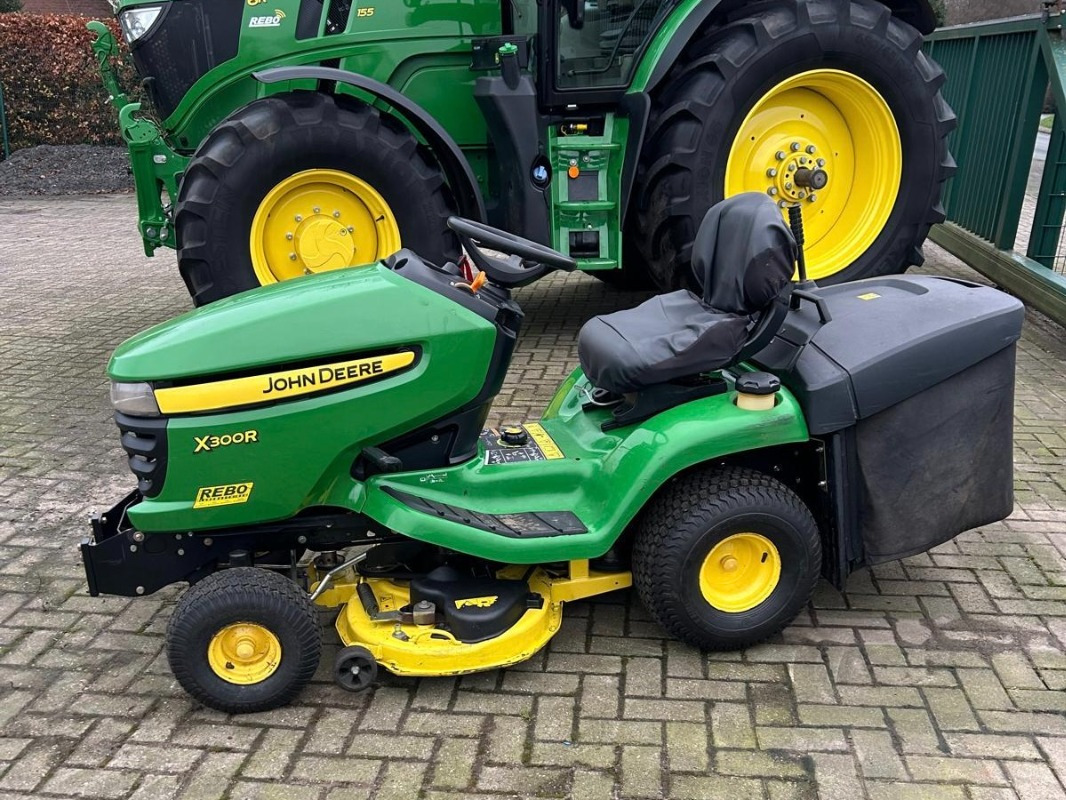 John Deere X305R RASENTRAKTOR (MY11) - מכסחה: תמונה 1 John Deere X305R RASENTRAKTOR (MY11) - מכסחה: תמונה 1