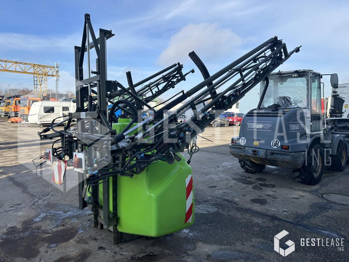 Tecnoma 16M 1000L - מרסס מותקן על טרקטור: תמונה 3 Tecnoma 16M 1000L - מרסס מותקן על טרקטור: תמונה 3