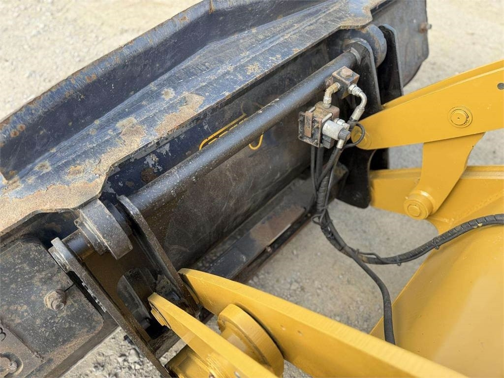 מחפרון CAT 434 E: תמונה 11