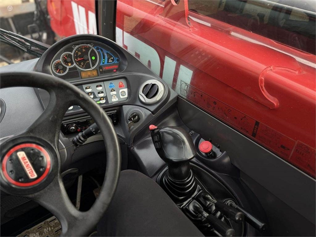 הַחכָּרָה Manitou MT 1840 bucket + forks Manitou MT 1840 bucket + forks: תמונה 16 הַחכָּרָה Manitou MT 1840 bucket + forks Manitou MT 1840 bucket + forks: תמונה 16