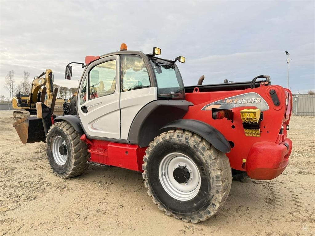 הַחכָּרָה Manitou MT 1840 bucket + forks Manitou MT 1840 bucket + forks: תמונה 9 הַחכָּרָה Manitou MT 1840 bucket + forks Manitou MT 1840 bucket + forks: תמונה 9