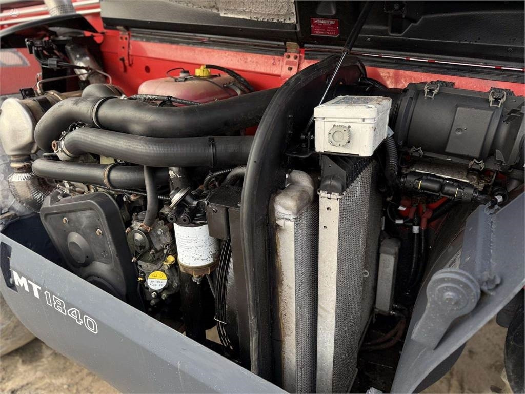 הַחכָּרָה Manitou MT 1840 bucket + forks Manitou MT 1840 bucket + forks: תמונה 20 הַחכָּרָה Manitou MT 1840 bucket + forks Manitou MT 1840 bucket + forks: תמונה 20