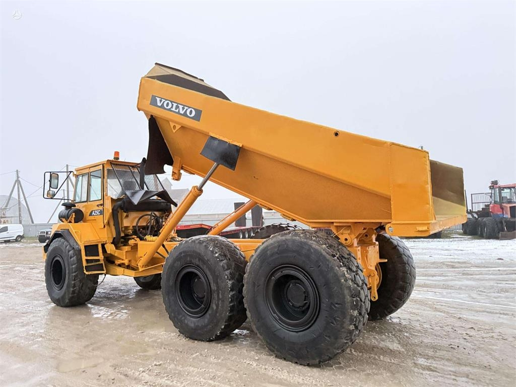 Volvo A25C - מסיר פסולת מפרקי: תמונה 4 Volvo A25C - מסיר פסולת מפרקי: תמונה 4
