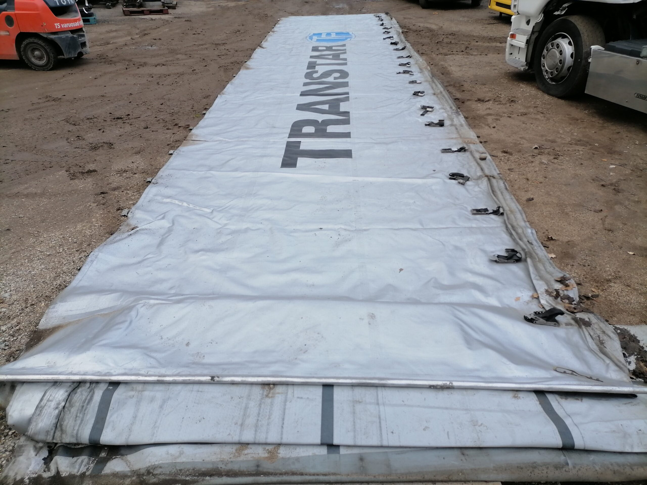 KRONE Haagise küljetent - חלק אוניברסלי עבור משאית: תמונה 1 KRONE Haagise küljetent - חלק אוניברסלי עבור משאית: תמונה 1