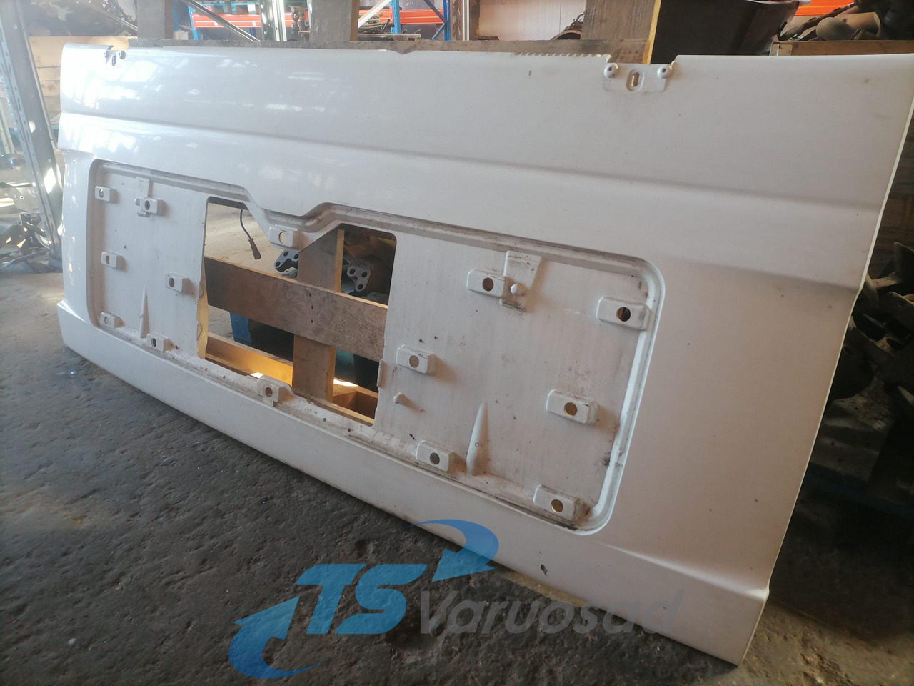 MAN Grille panel 81611100072 - גריל עבור משאית: תמונה 2 MAN Grille panel 81611100072 - גריל עבור משאית: תמונה 2