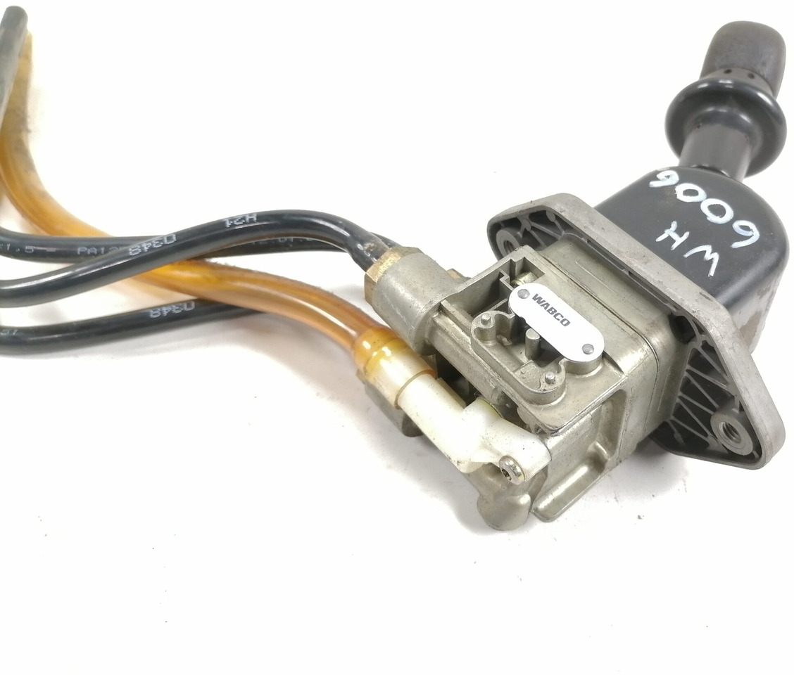 MAN Handbrake control lever 81523156156 - חלק אוניברסלי עבור משאית: תמונה 3 MAN Handbrake control lever 81523156156 - חלק אוניברסלי עבור משאית: תמונה 3