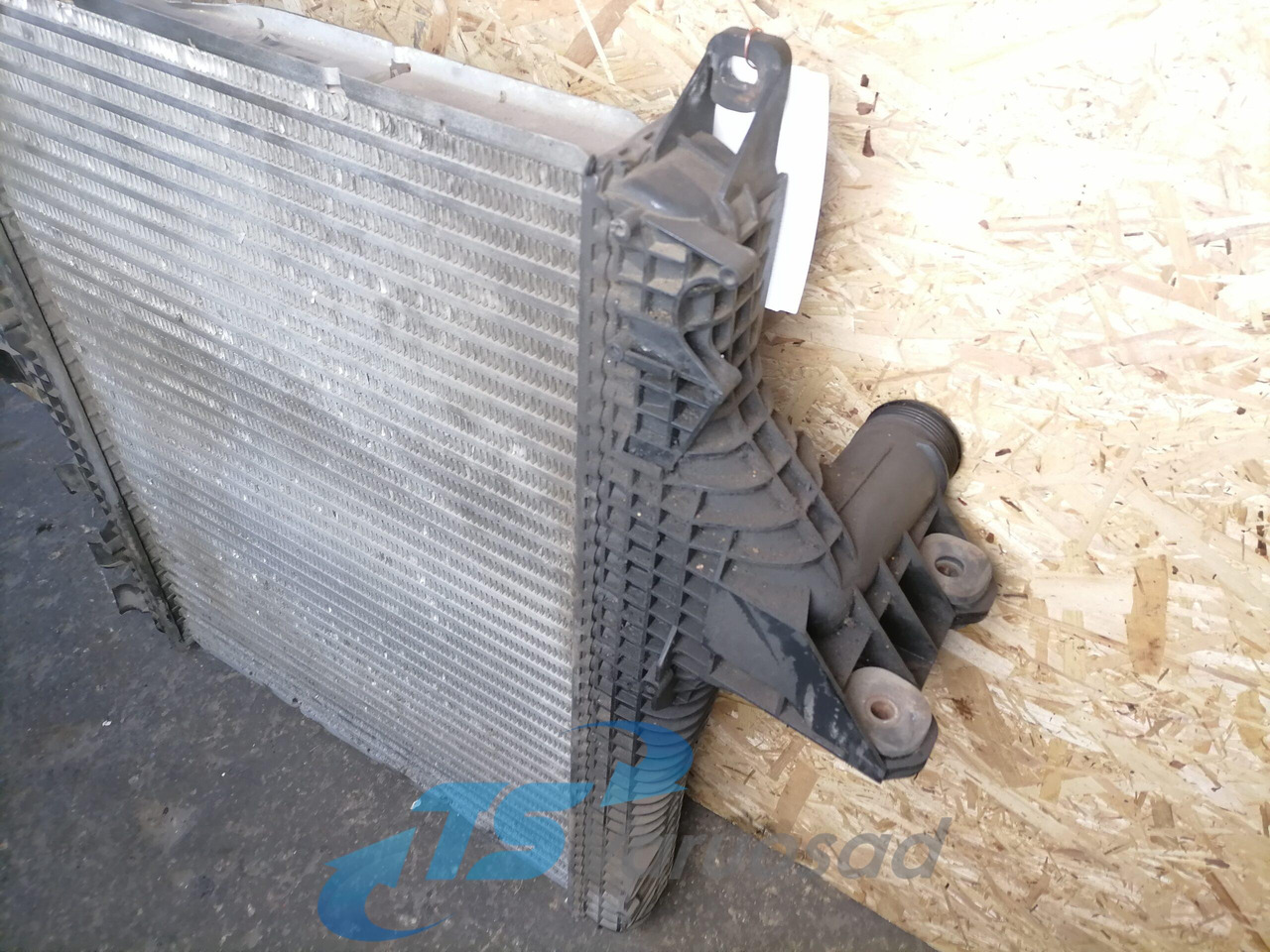 MAN Intercooler radiator 81061006556 - מקרר פנימי עבור משאית: תמונה 3 MAN Intercooler radiator 81061006556 - מקרר פנימי עבור משאית: תמונה 3