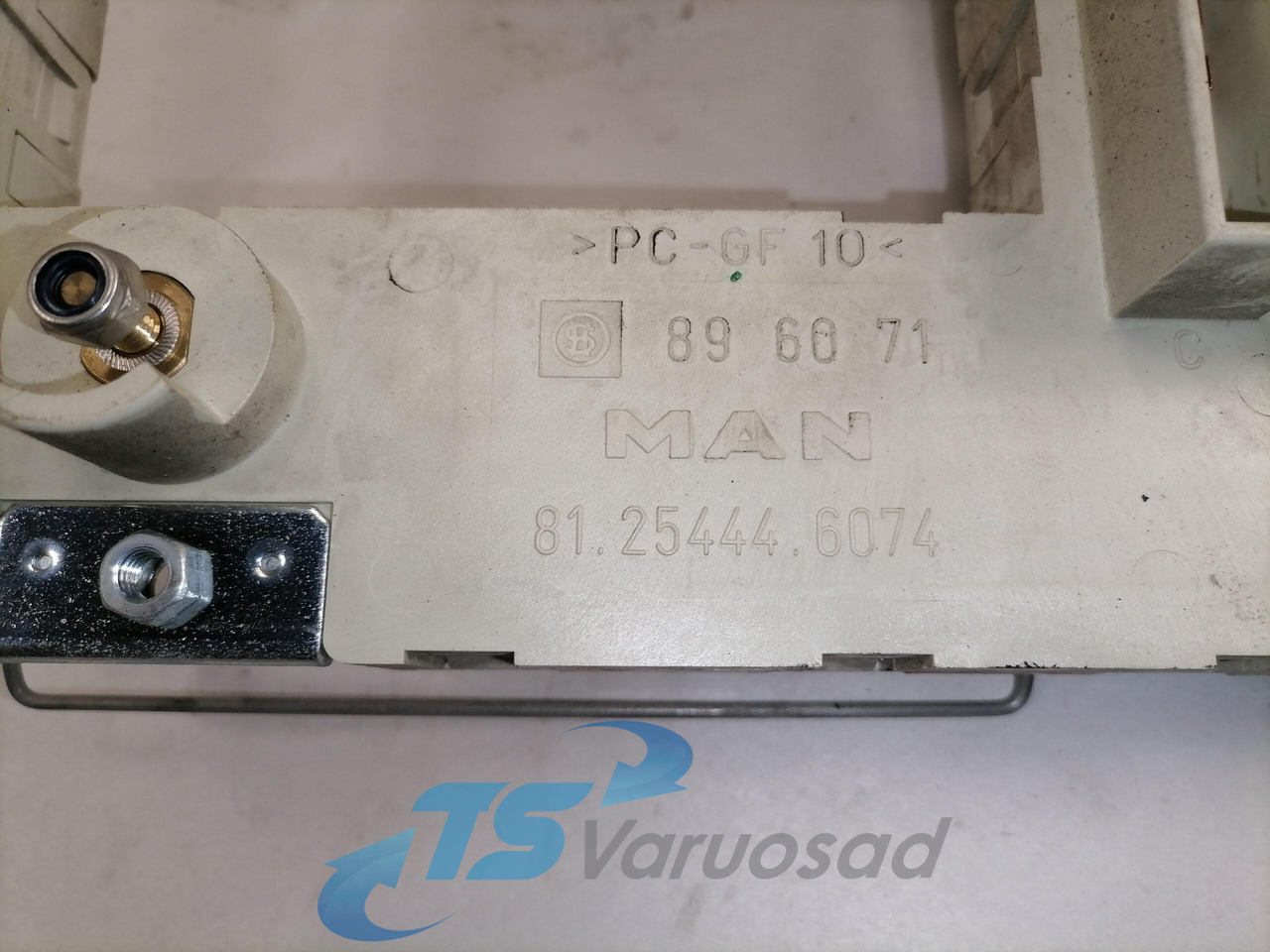 MAN Kaitsmepaneel 81254446074 - נתיך עבור משאית: תמונה 2 MAN Kaitsmepaneel 81254446074 - נתיך עבור משאית: תמונה 2