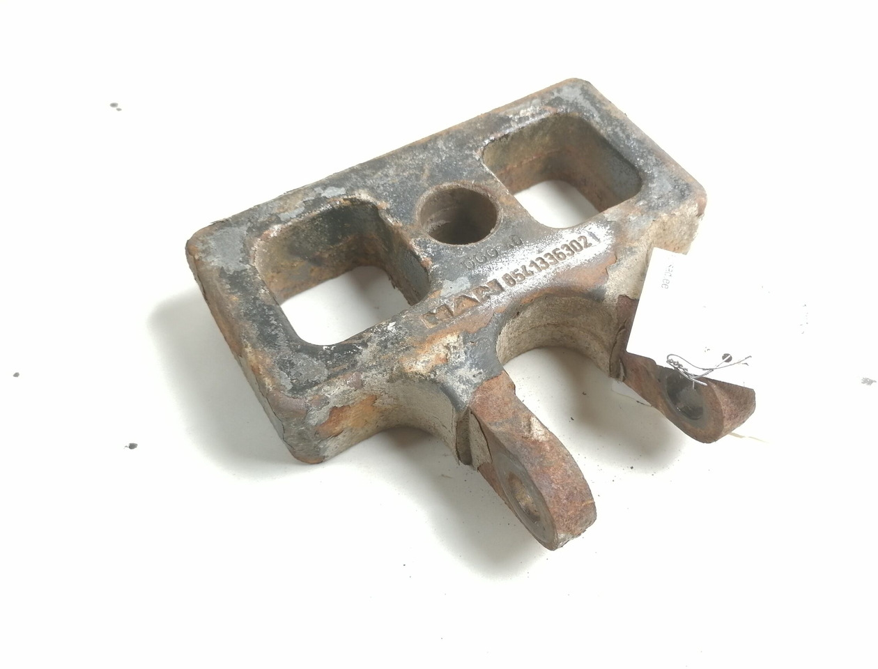 MAN Shock absorber mounting 85413363021 - מתלה עבור משאית: תמונה 1 MAN Shock absorber mounting 85413363021 - מתלה עבור משאית: תמונה 1