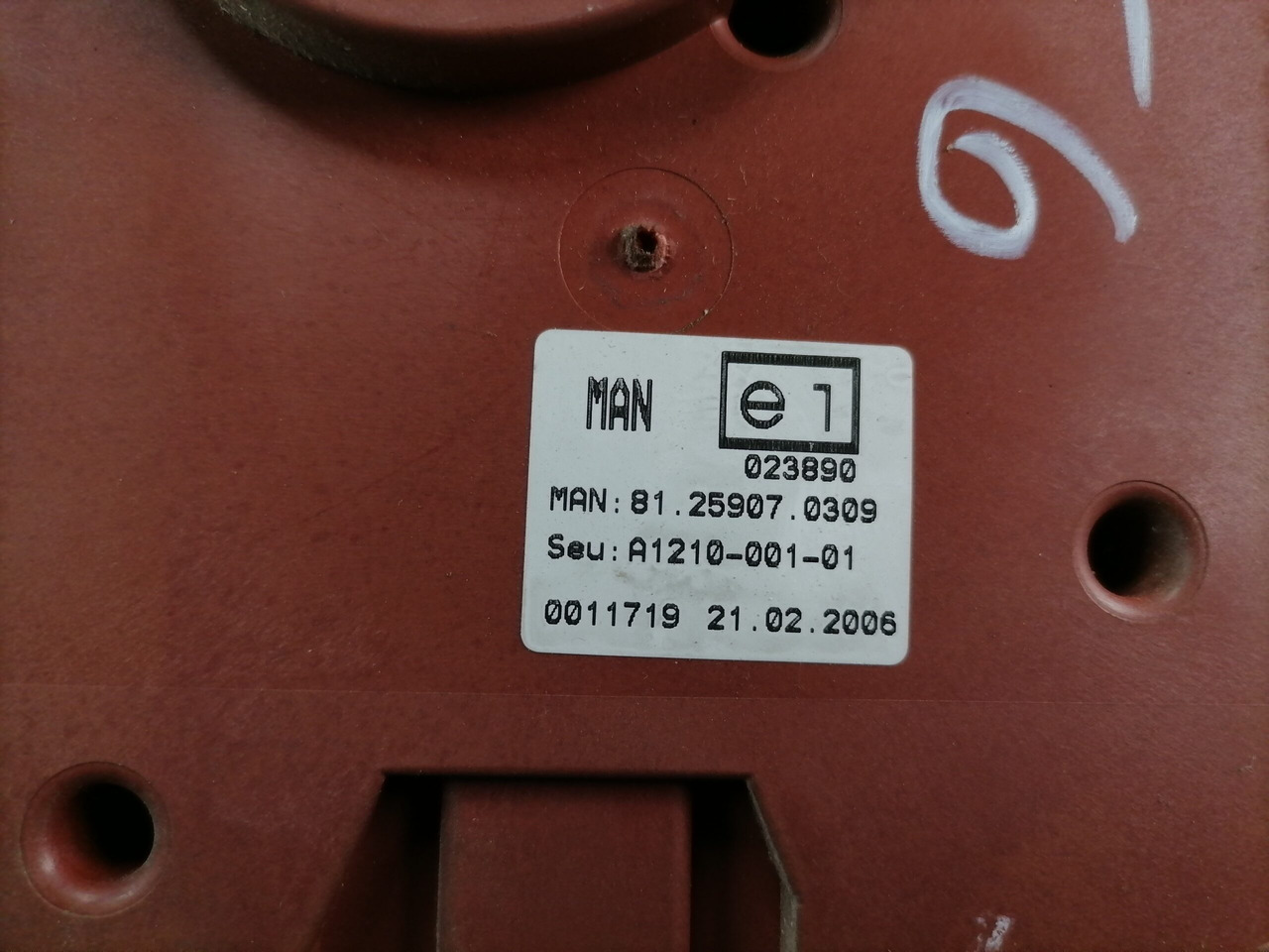MAN Voltage converter 81259070309 - מערכת חשמל עבור משאית: תמונה 4 MAN Voltage converter 81259070309 - מערכת חשמל עבור משאית: תמונה 4