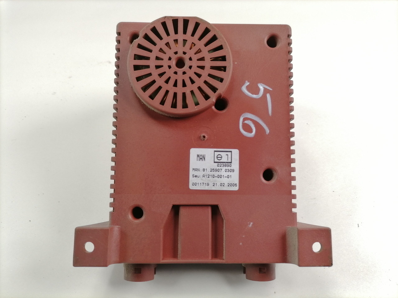 MAN Voltage converter 81259070309 - מערכת חשמל עבור משאית: תמונה 3 MAN Voltage converter 81259070309 - מערכת חשמל עבור משאית: תמונה 3