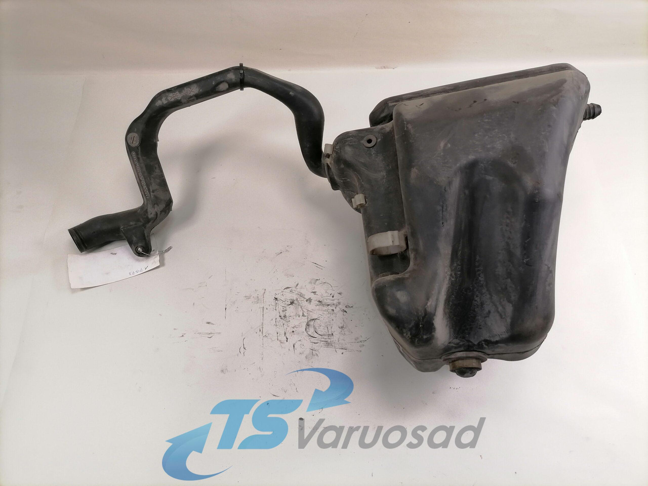 MAN Windscreen washer fluid tank 81264810079 - מגב עבור משאית: תמונה 2 MAN Windscreen washer fluid tank 81264810079 - מגב עבור משאית: תמונה 2