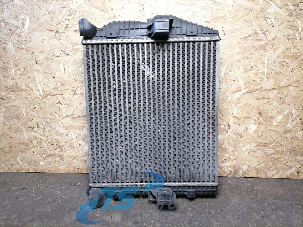 MB Intercooler radiator A9705000604 - מקרר פנימי עבור משאית: תמונה 2 MB Intercooler radiator A9705000604 - מקרר פנימי עבור משאית: תמונה 2