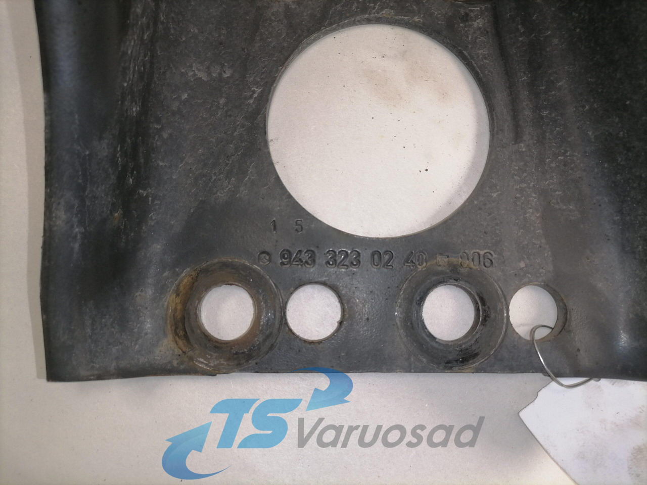 Mercedes-Benz Ahock absorber mounting A9433230240 - מתלה עבור משאית: תמונה 3 Mercedes-Benz Ahock absorber mounting A9433230240 - מתלה עבור משאית: תמונה 3