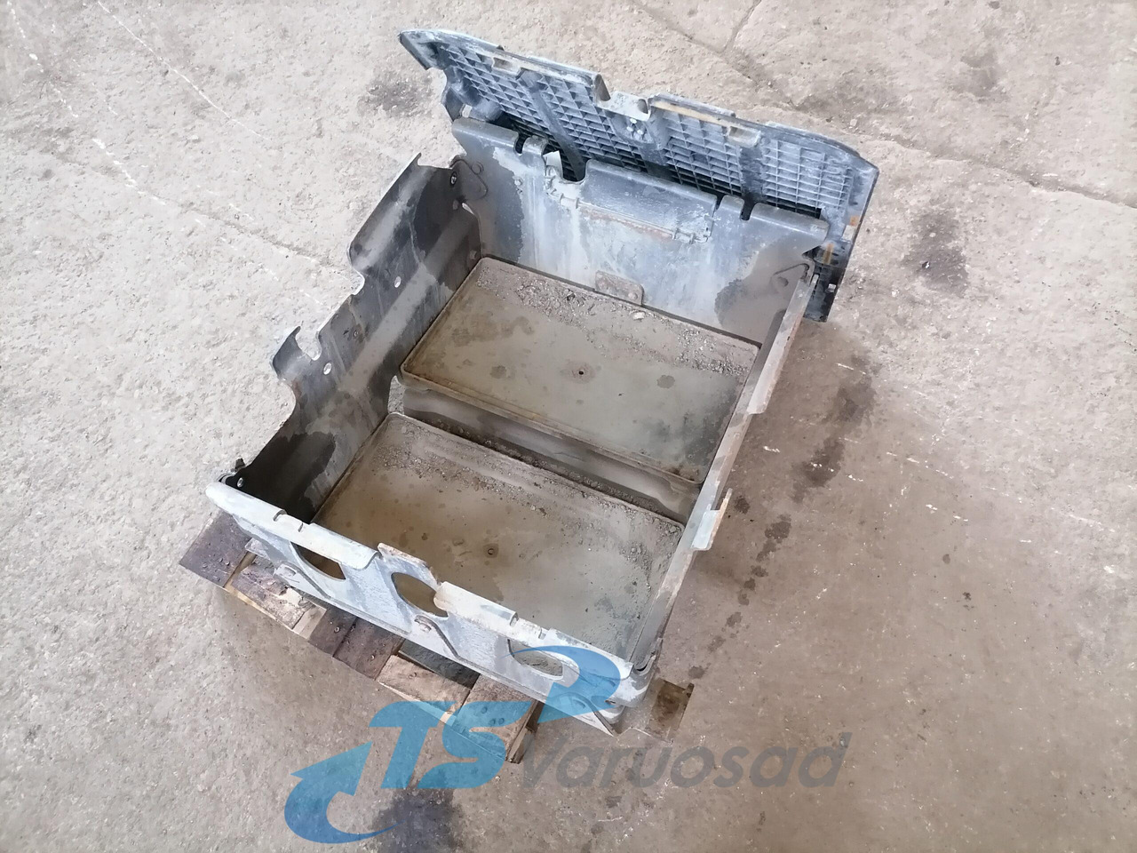 Mercedes-Benz Battery box A9304200268 - מצבר עבור משאית: תמונה 2 Mercedes-Benz Battery box A9304200268 - מצבר עבור משאית: תמונה 2