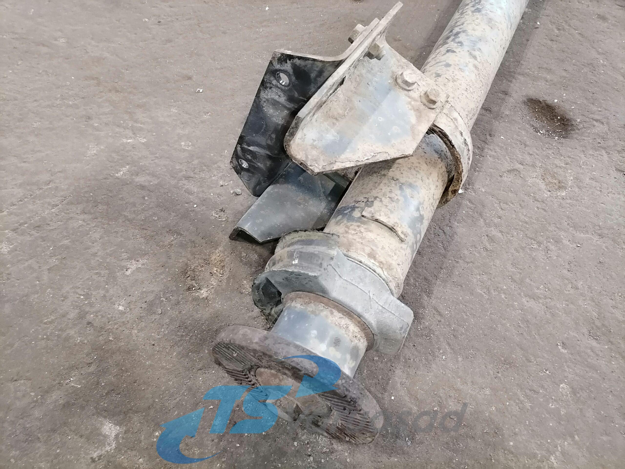 Mercedes-Benz Propeller shaft A6574101504 - גל מדחף עבור משאית: תמונה 2 Mercedes-Benz Propeller shaft A6574101504 - גל מדחף עבור משאית: תמונה 2