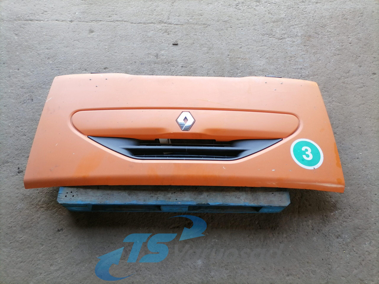 Renault Iluvõre 5010301618 - גריל עבור משאית: תמונה 1 Renault Iluvõre 5010301618 - גריל עבור משאית: תמונה 1