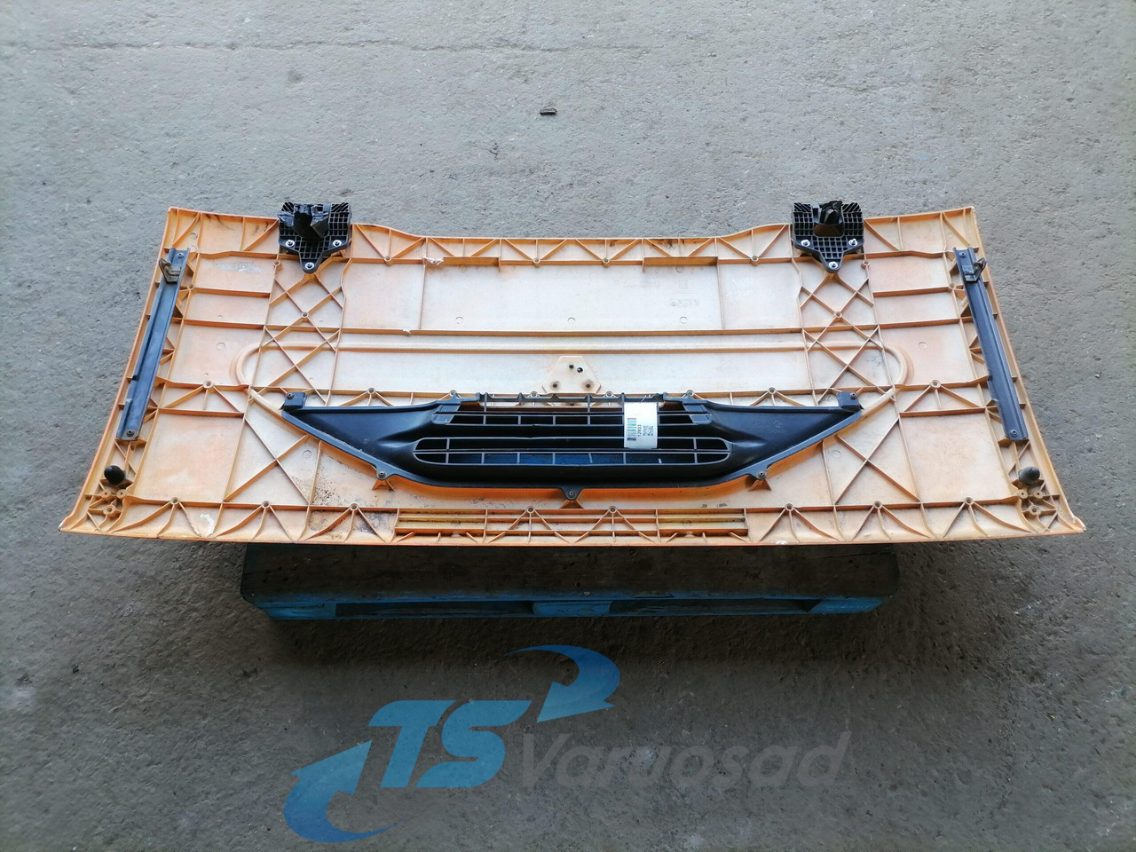 Renault Iluvõre 5010301618 - גריל עבור משאית: תמונה 2 Renault Iluvõre 5010301618 - גריל עבור משאית: תמונה 2